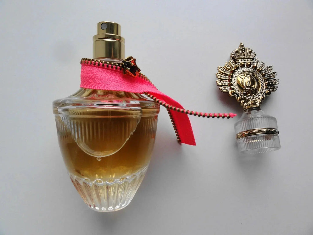 Couture Couture Juicy Couture EDP bottle detail
