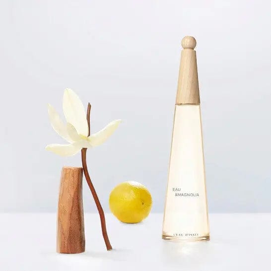LEau DIssey Eau Magnolia Intense EDT bottle detail
