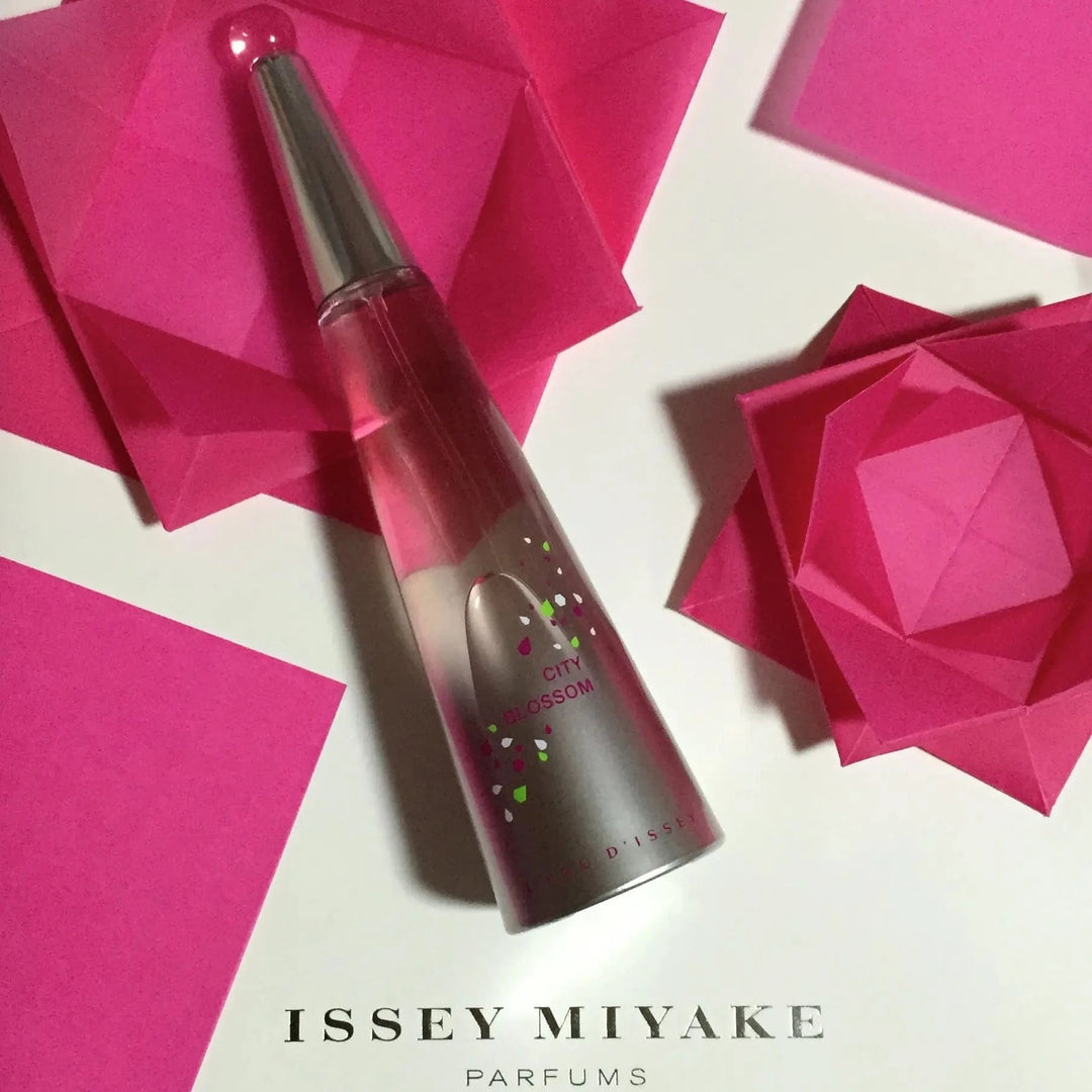 L’Eau D’Issey City Blossom by Issey Miyake EDT bottle detai