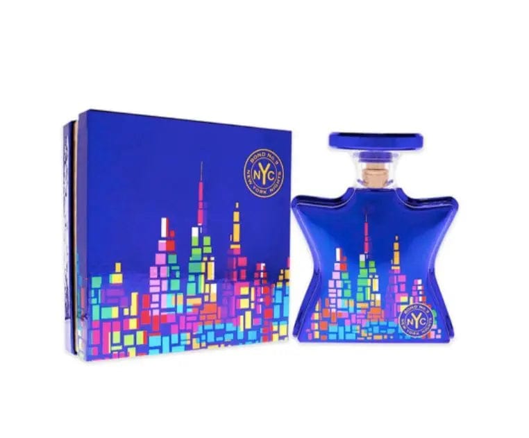 The full product set of Bond No. 9's New York Nights, featuring the star-shaped bottle and its matching, vibrantly illustrated box, both adorned with a stylized city skyline.